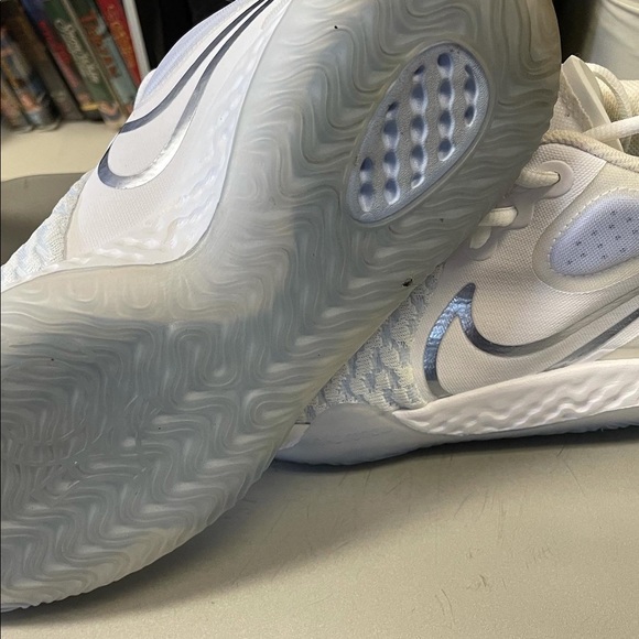 7.5 NIKE KD TREY - Picture 3 of 12